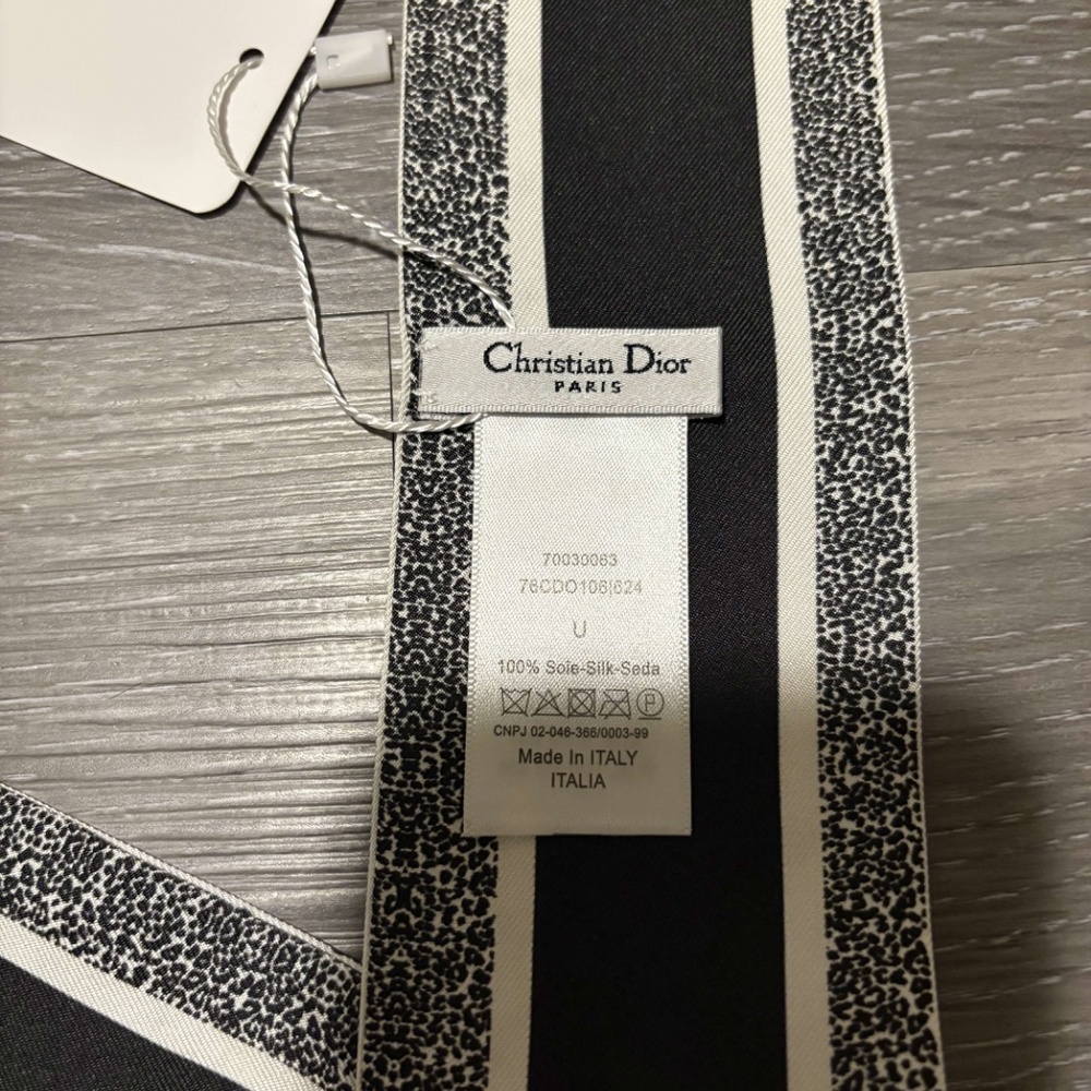 🔥 Christian Dior Silk Mitzah Scarf – Black & White Polka Dot (Brand New w/ Tags - Picture 4 of 4